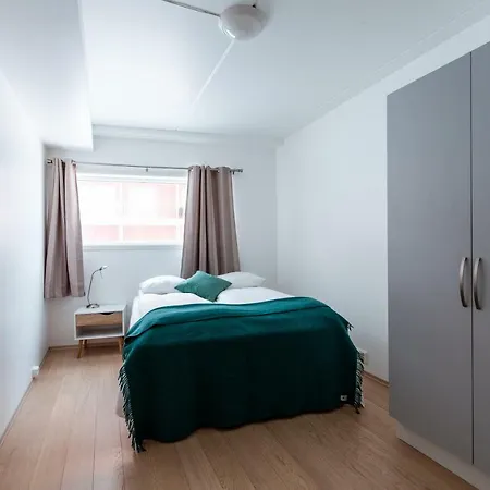 Apartment Nordic Host - The Crimson Retreat